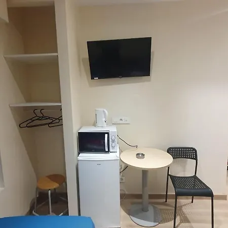 Le Privilege Hotell La Courneuve