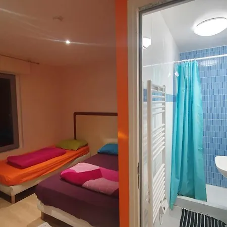 Hotell Le Privilege La Courneuve