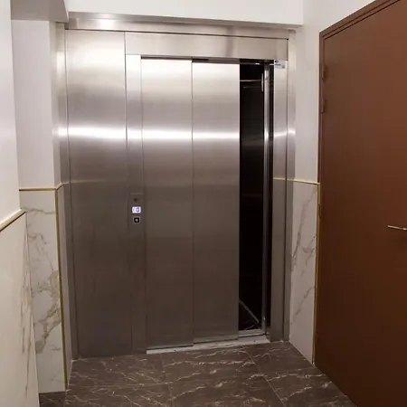 Le Privilege Hotel La Courneuve