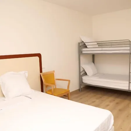 Hotell Le Privilege La Courneuve