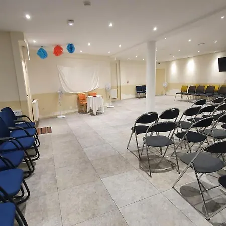 Le Privilege 3* La Courneuve