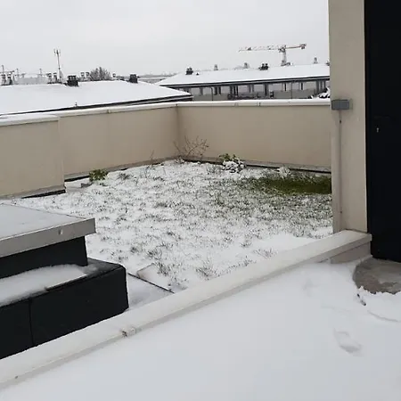 Le Privilege Hotell La Courneuve