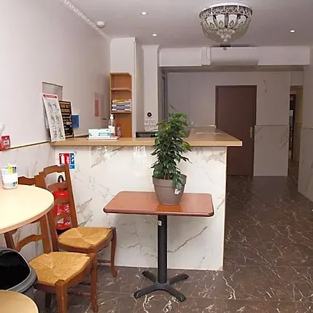 Le Privilege Hotel La Courneuve