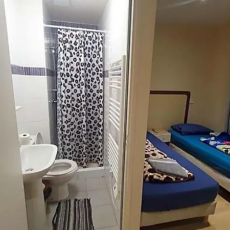 Le Privilege Hotel La Courneuve