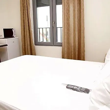 Le Privilege 3* La Courneuve