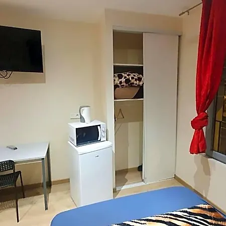 Le Privilege Hotel La Courneuve